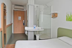 Hotels ibis budget Saint-Quentin Centre Gare : photos des chambres