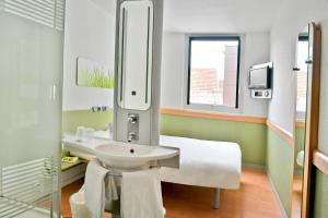 Hotels ibis budget Saint-Quentin Centre Gare : photos des chambres