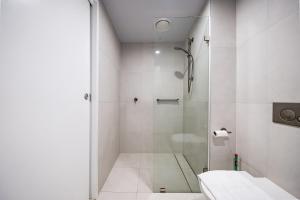 Cosy 2BR in Reid with free wifi n parking