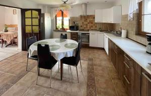 Gorgeous Home In Slawno With Wifi