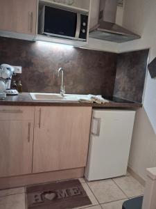 Studio Grazel jardin ensoleillé avec piscine et clim classé 1 étoile