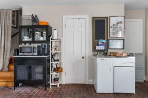 The Grand Escape 2 Historic Homes Sleeps 18 - COMBO