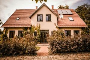 Designer Apartment In Historic Pond House