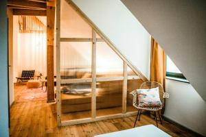 Designer Apartment In Historic Pond House