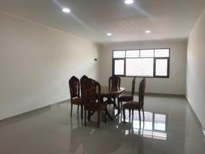 OYO 92468 Roemah Djatinegara