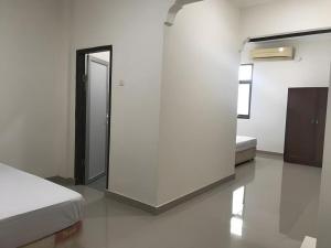 OYO 92468 Roemah Djatinegara