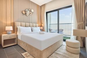 STAY BY LATINEM Luxury 1BR Holiday Home CB 3503 Near Downtown