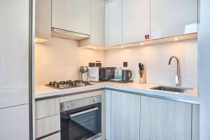 STAY BY LATINEM Luxury 1BR Holiday Home CB 3503 Near Downtown