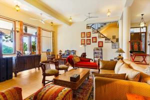 Wind Chimes by V Are Family - Valley Views, BBQ, Patio - Serviced Villa!