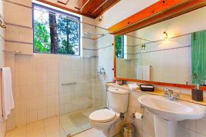 Wind Chimes by V Are Family - Valley Views, BBQ, Patio - Serviced Villa!