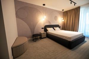 Senior Apartment with Lake View