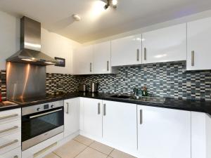 Pass the Keys Modern 1-Bed Apartment with Parking Century Wharf