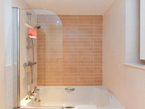 Pass the Keys Modern 1-Bed Apartment with Parking Century Wharf