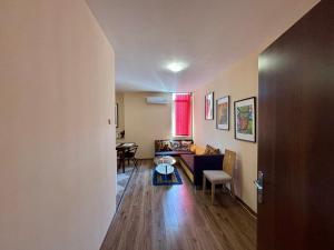 Comfy Apt next to Palace of Justice