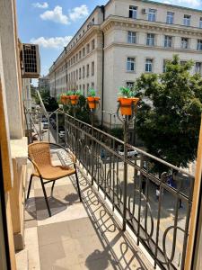 Comfy Apt next to Palace of Justice