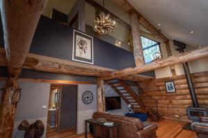 Amaruq Log Cabin