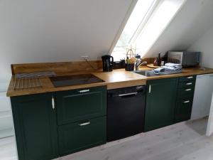 The Loft Apartment- "Den Gule Svane" Guest House - near Rønne & Beach