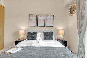 Fully-Equipped Studio with Pool, Gym & Chic Location