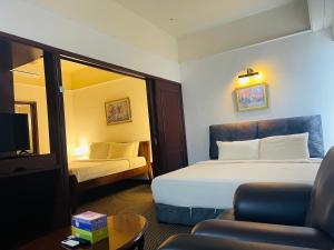 Gorgeous service suite at Imbi