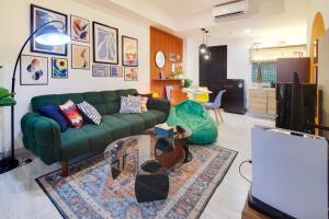 2BR Collins 1535 W Pool & Free Parking