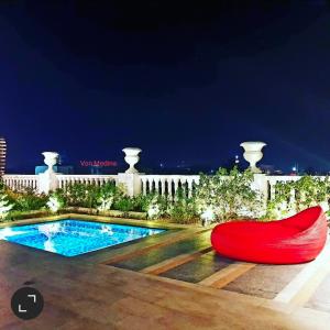 Lafayette Park Square with balcony facing pool view