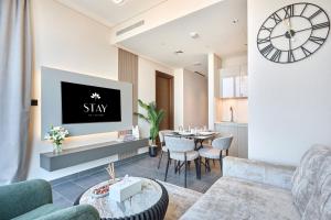 STAY BY LATINEM Luxury 1BR Holiday Home CB1508 Near Burj Khalifa