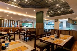 Royal Plaza Glitz Inn