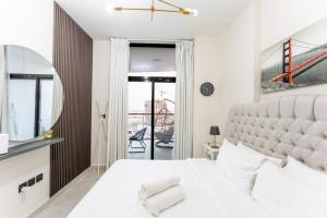 Cosy 2 Bed Apartment in Al Jaddaf