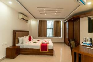 Royal Plaza Glitz Inn