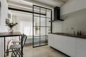 Villa Loft Apartment with Light Garden