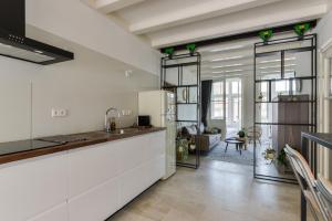 Villa Loft Apartment with Light Garden