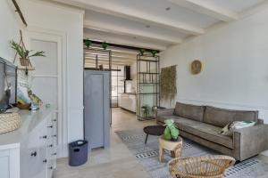 Villa Loft Apartment with Light Garden