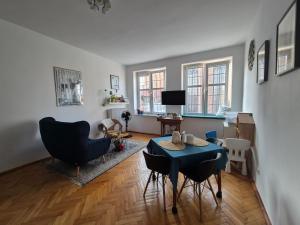 Apartment in Old Town - view of Mariacki Church