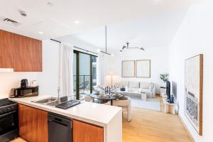 Escape24 Luxury 2BR Sea View with Beach Access in La Mer