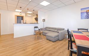 2 Bedroom Cozy Apartment In Prunete