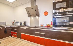 2 Bedroom Cozy Apartment In Prunete