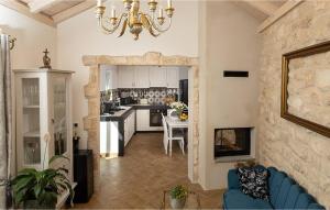 3 Bedroom Stunning Home In Zarace