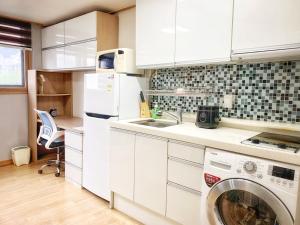 Yeondaedongmun House C