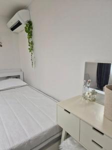 Sillim Danggok Station Full-Op Two Room