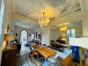 Rooftop villa, city center, beach access