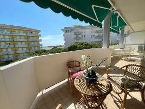 Flat with a partial sea view