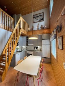 Levin Rinnehovi as 4 Visit Levi