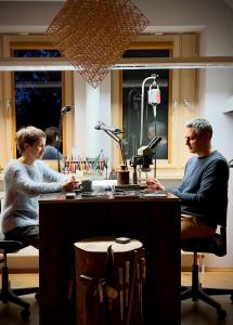 Namelis prie Širvintos upės su pirtimi