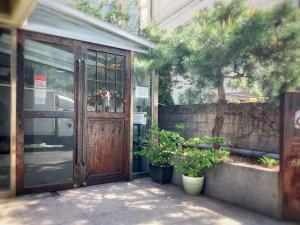 Yeondaedongmun House E