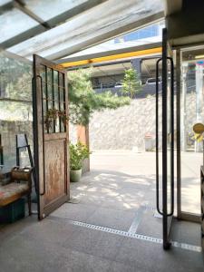 Yeondaedongmun House E