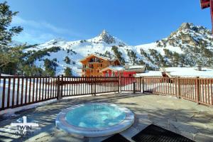 ARC 1950 - Appartement 8 personnes Duplex Cheminée - ski aux pieds - Sauna, Hammam, Jacuzzi, Piscine