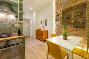 Bocconi 3 - Colorful Suite - B Home