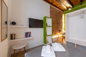 Bocconi 3 - Colorful Suite - B Home