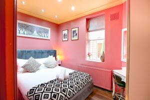 Perfect Booking Steps from Brixton Station