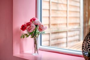 Perfect Booking Steps from Brixton Station